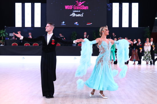 alexey glukhov and anastasia glazunova thanking Belgrade